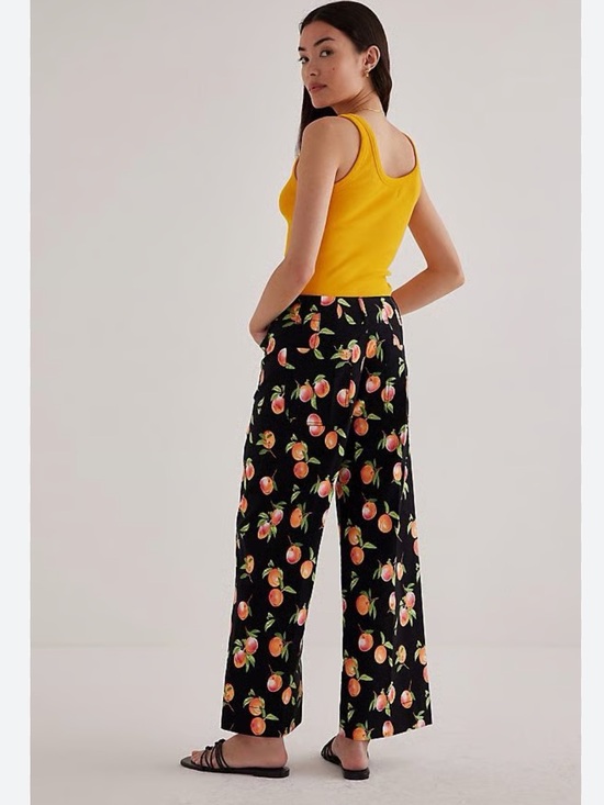 Anthropologie Pants - Anthropologie The Colette Cropped Wide Leg Pants, Black with Peaches 🍑 Sz 29 EUC